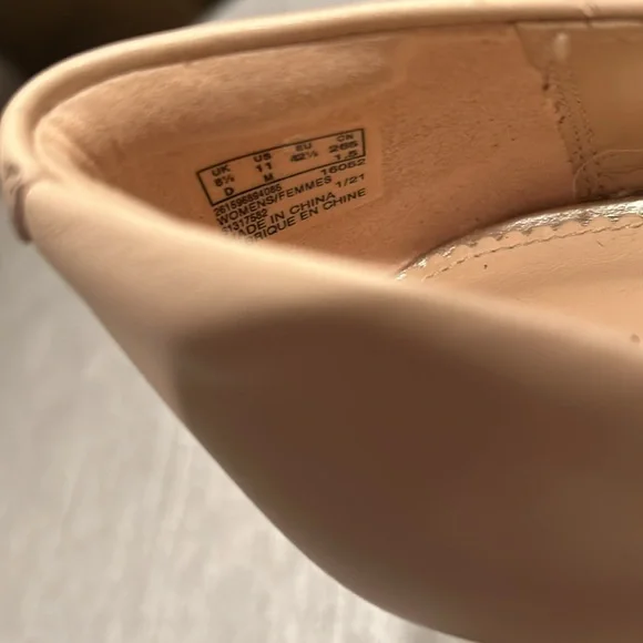 Clarks Nude Pointed Toe Pumps - Picture 5 of 7